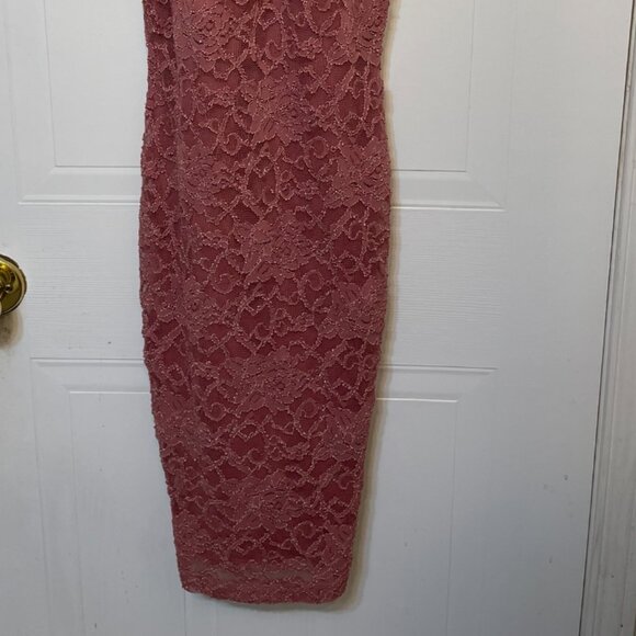 Le Chateu pink lace dress - Picture 2 of 4